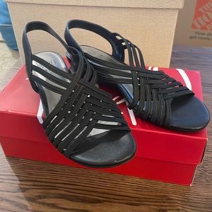 Black Wedge Slip-On Sandals  🖤